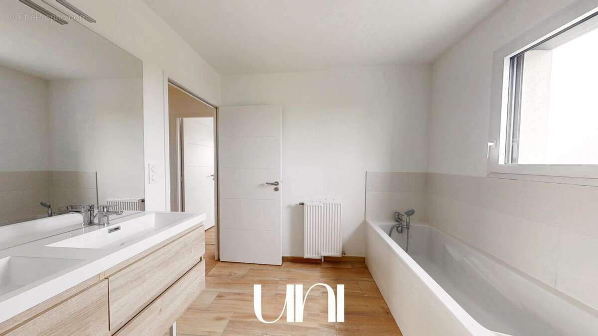 Maison à LONGUES-SUR-MER