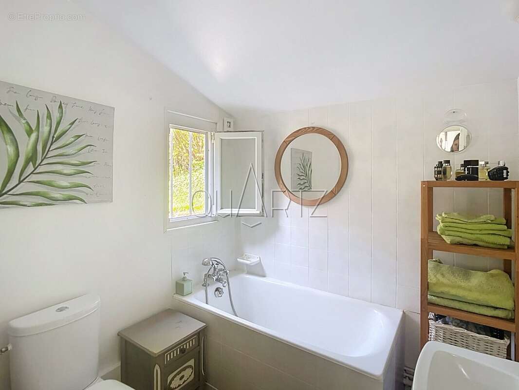 Maison 340 m² à Nesles-La-Vallee  - photo 17