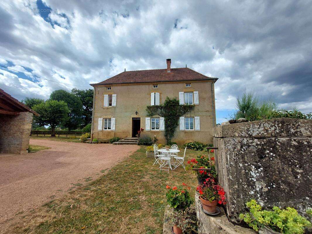Maison à SAINT-LAURENT-EN-BRIONNAIS