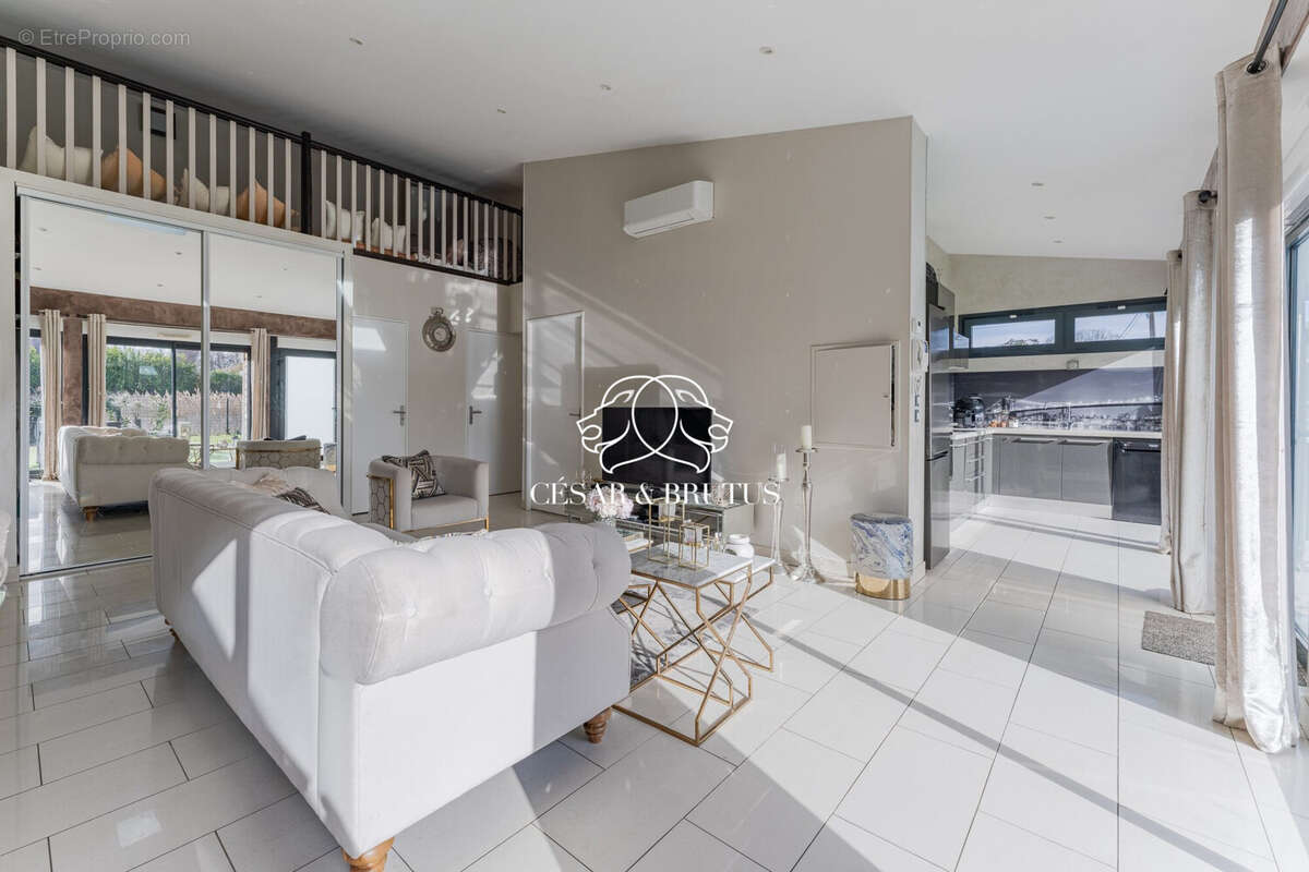 Appartement à DECINES-CHARPIEU