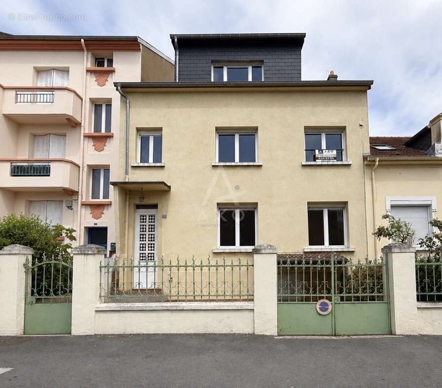 Exclusivité // moulins-lès-metz // maison // 150 m2 // 3 chambres // bureau // garage // terrain 11 ares //  fort potentiel d'am - photo 1