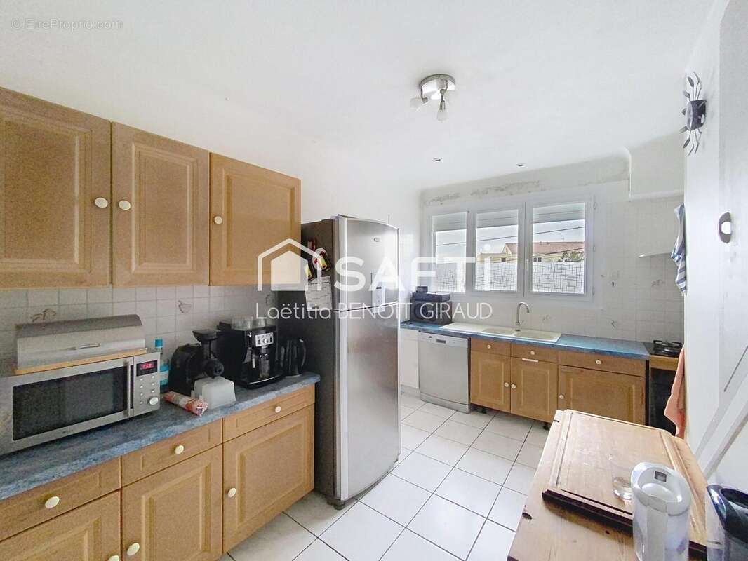 Maison 159 m² à Saintes  - photo 2