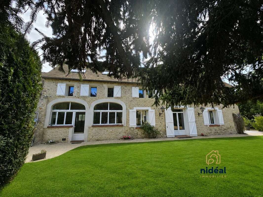 Maison à MENILLES
