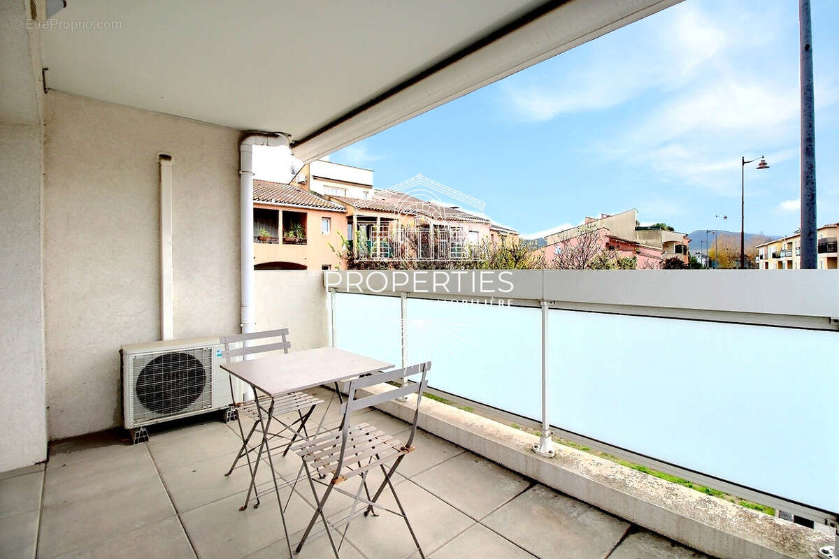 Appartement à COGOLIN