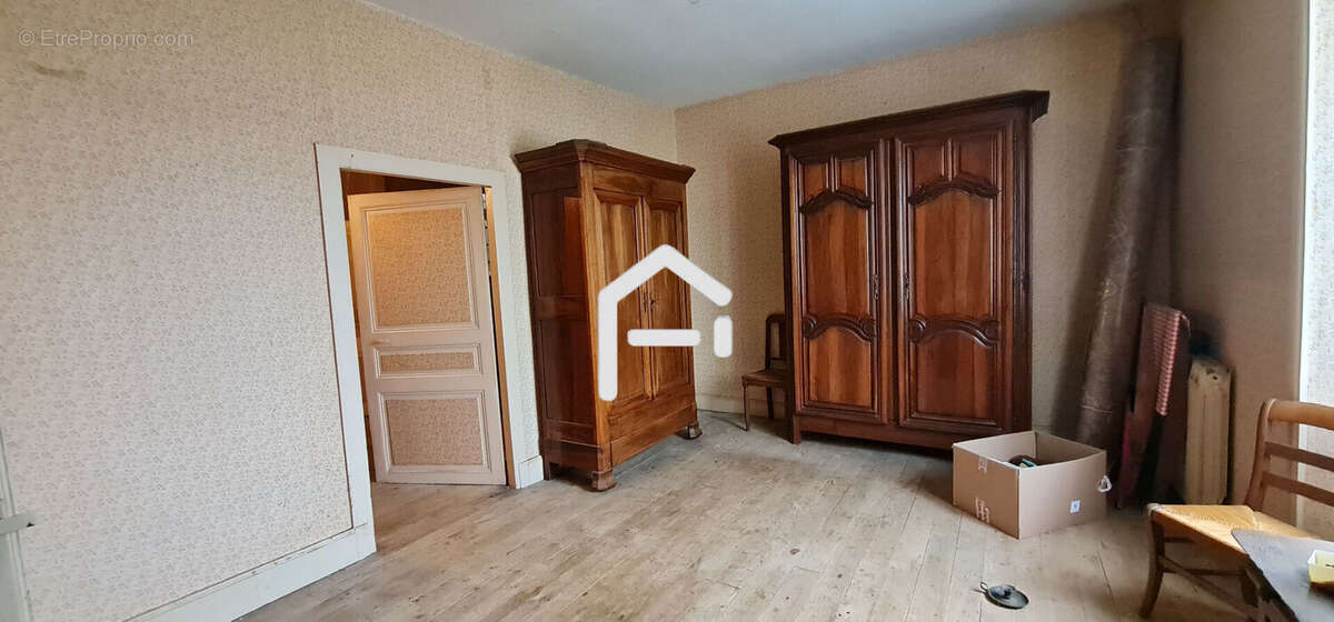 Maison à OBJAT