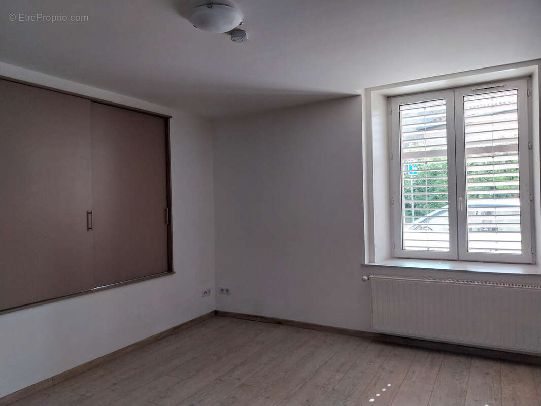 Appartement à LAY-SAINT-CHRISTOPHE