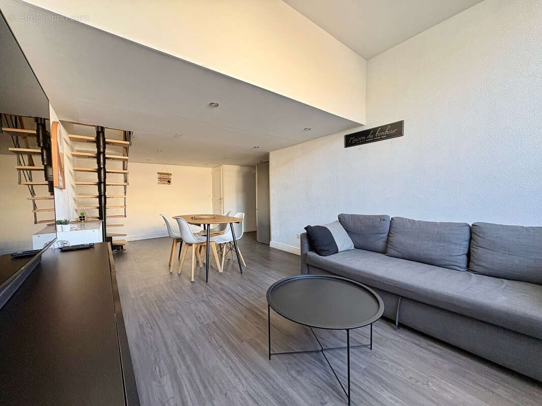 Appartement à MAUGUIO