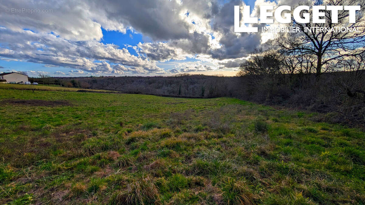 Terrain à LA CHAPELLE-SAINT-JEAN