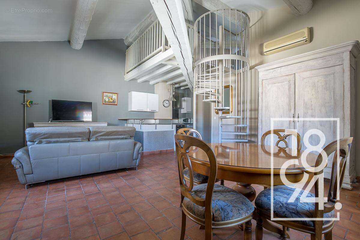 Appartement à MARSEILLE-1E