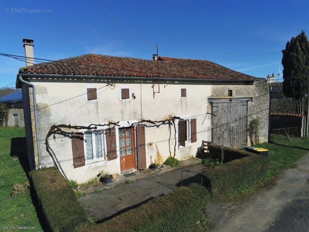 Maison à NANTEUIL-EN-VALLEE