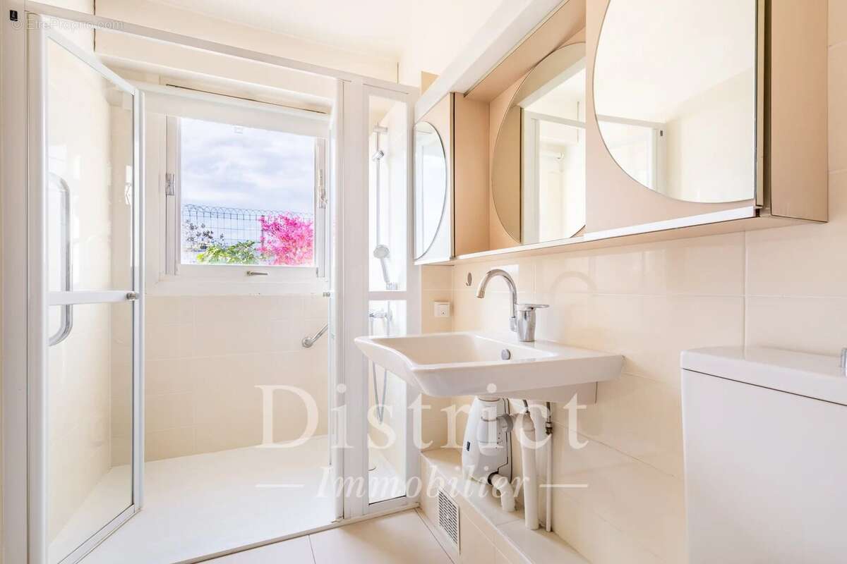 Appartement à PARIS-15E