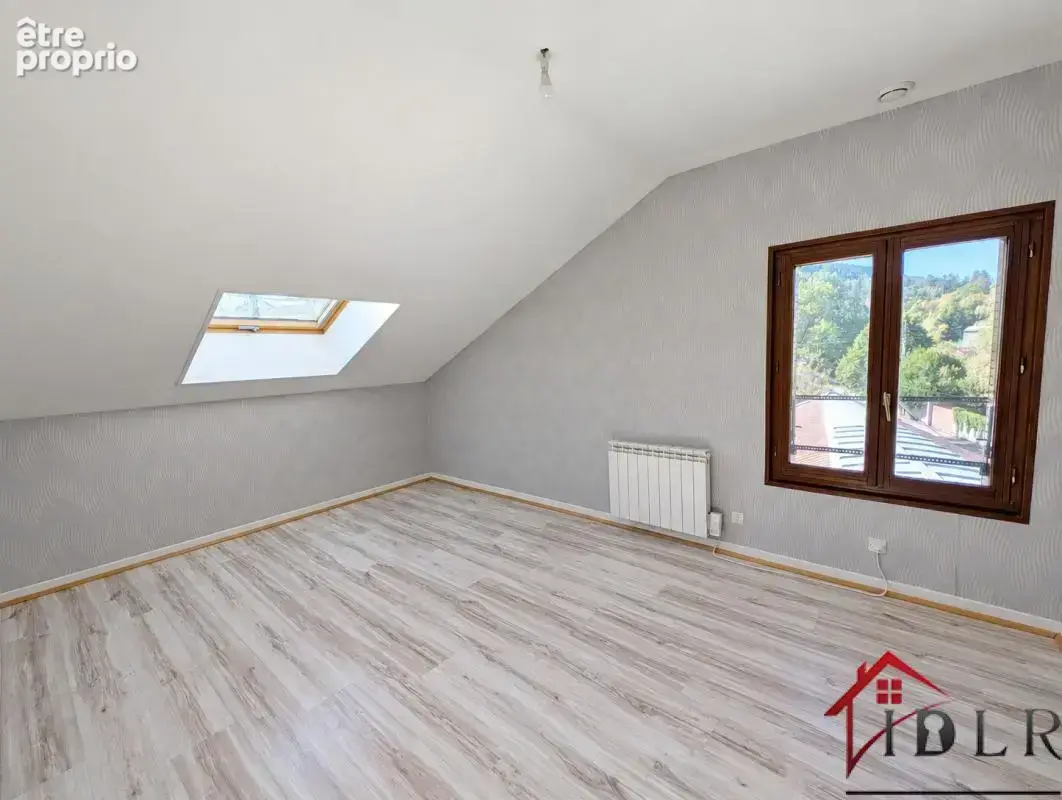 OYONNAX : T3 lumineux    77 m2 au sol   Petite résidence - photo 7