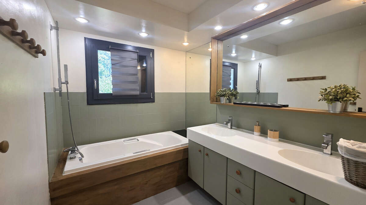 Maison 5 chambres sur une parcelle de 3218m2 - photo 10
