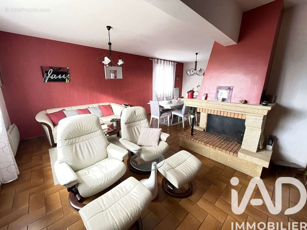 Maison 115 m² à Saint-Germain-Laval  - photo 6