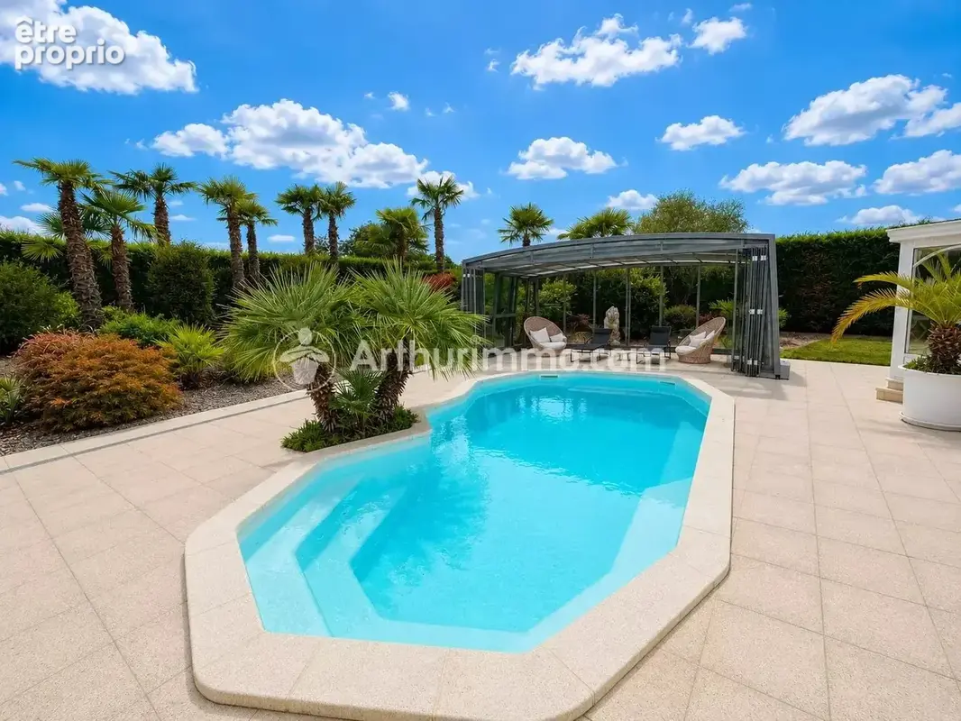 Plain-pied 193 m² – 4 suites – piscine chauffée – terrain 2 800 m² - photo 3