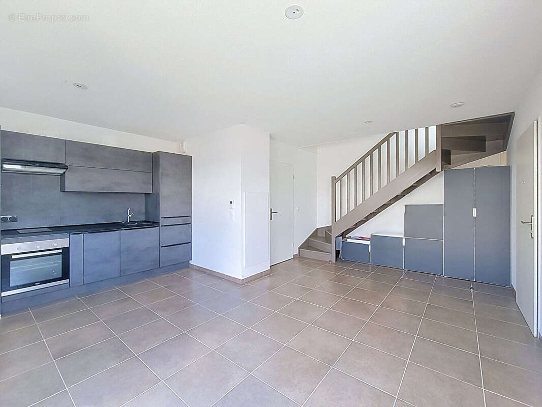 Appartement à PAREMPUYRE