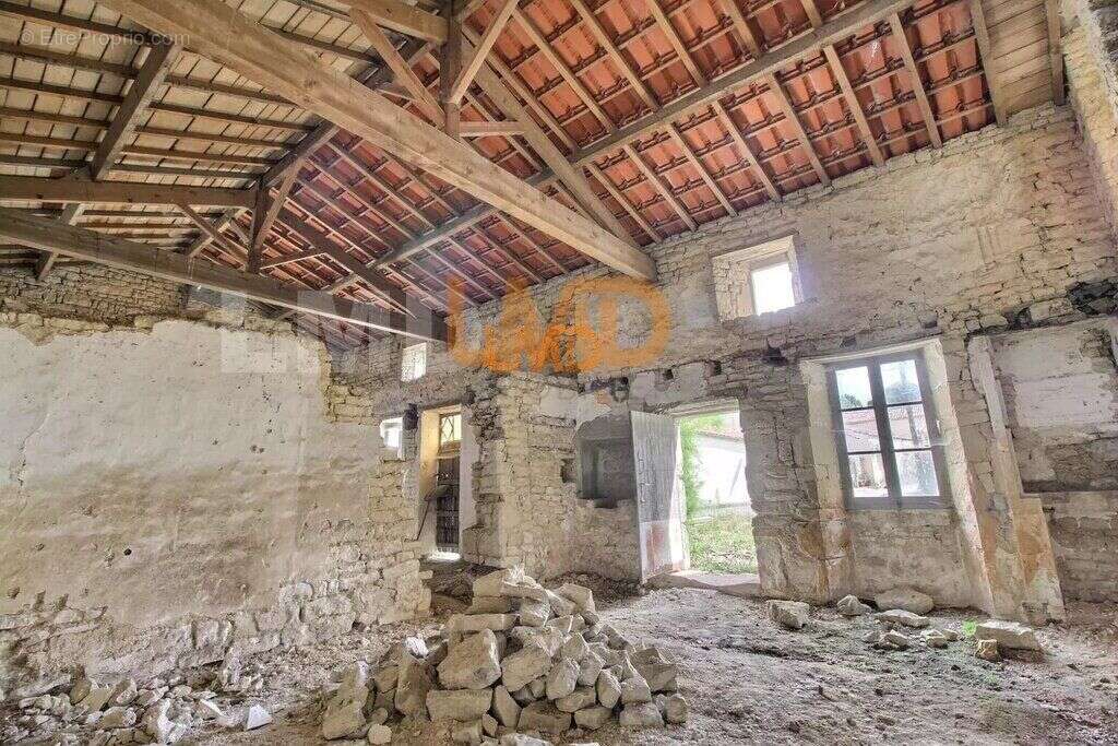 Maison à BAZAUGES
