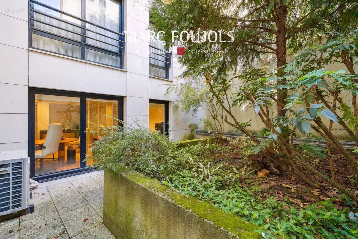 Commerce à PARIS-16E