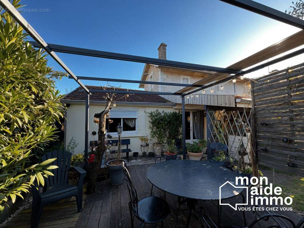 Appartement à COUTRAS