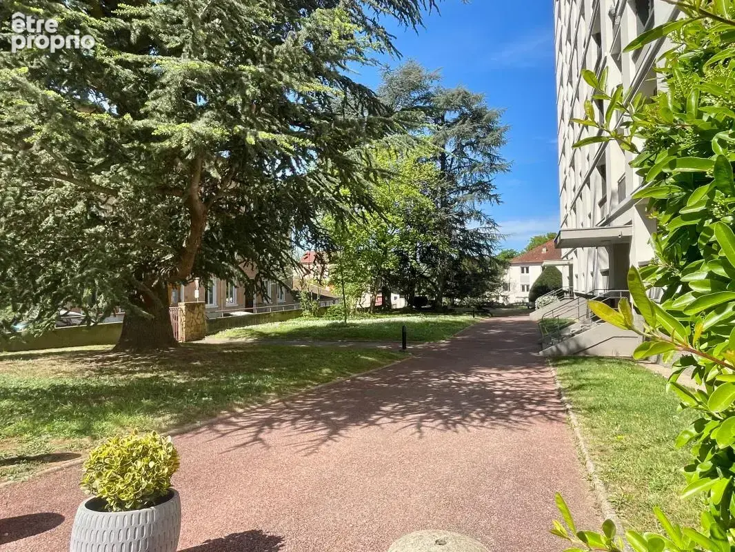 Vue dégagée et calme absolu au cœur de Saint-Just/Trion – T3 bis lumineux avec balcon - photo 11