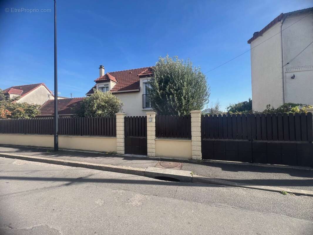 Maison à SARTROUVILLE
