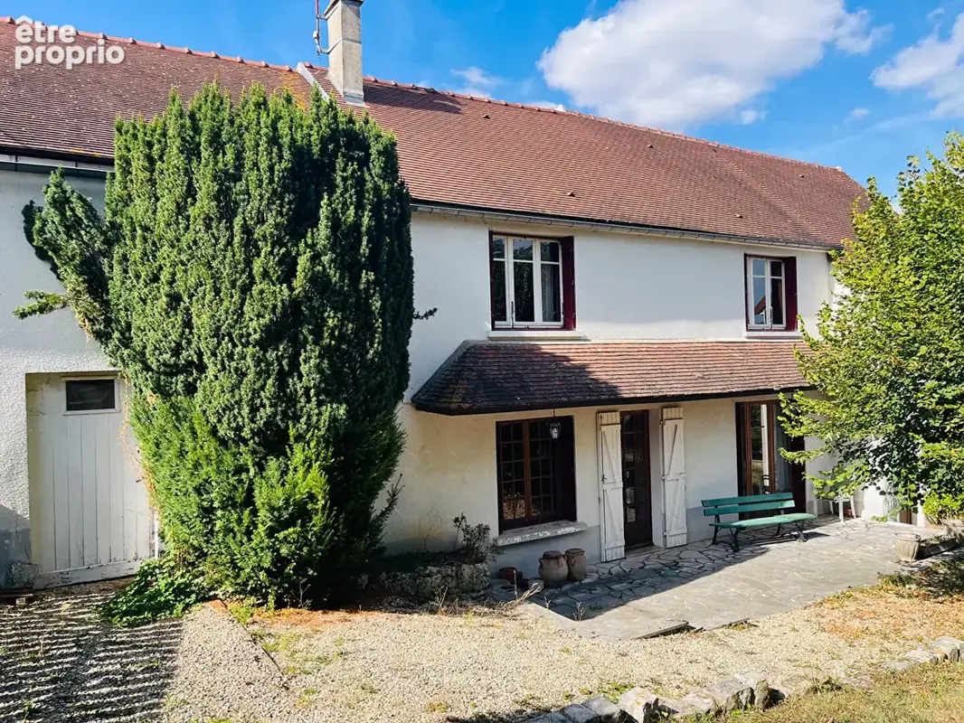 Maison à ESCOLIVES-SAINTE-CAMILLE