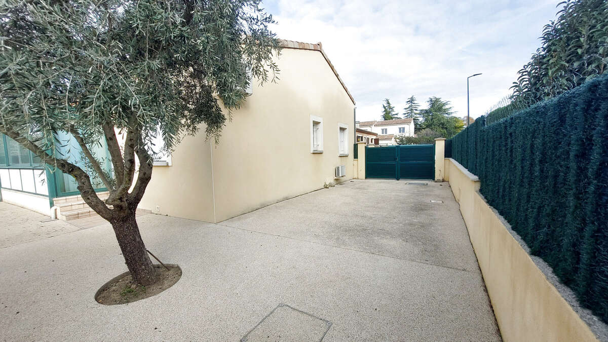 Maison à MONTELIMAR