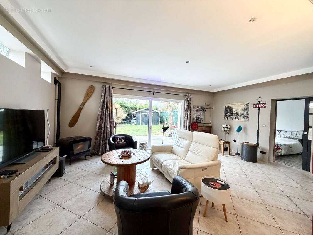 Maison à SAVIGNY-LE-TEMPLE