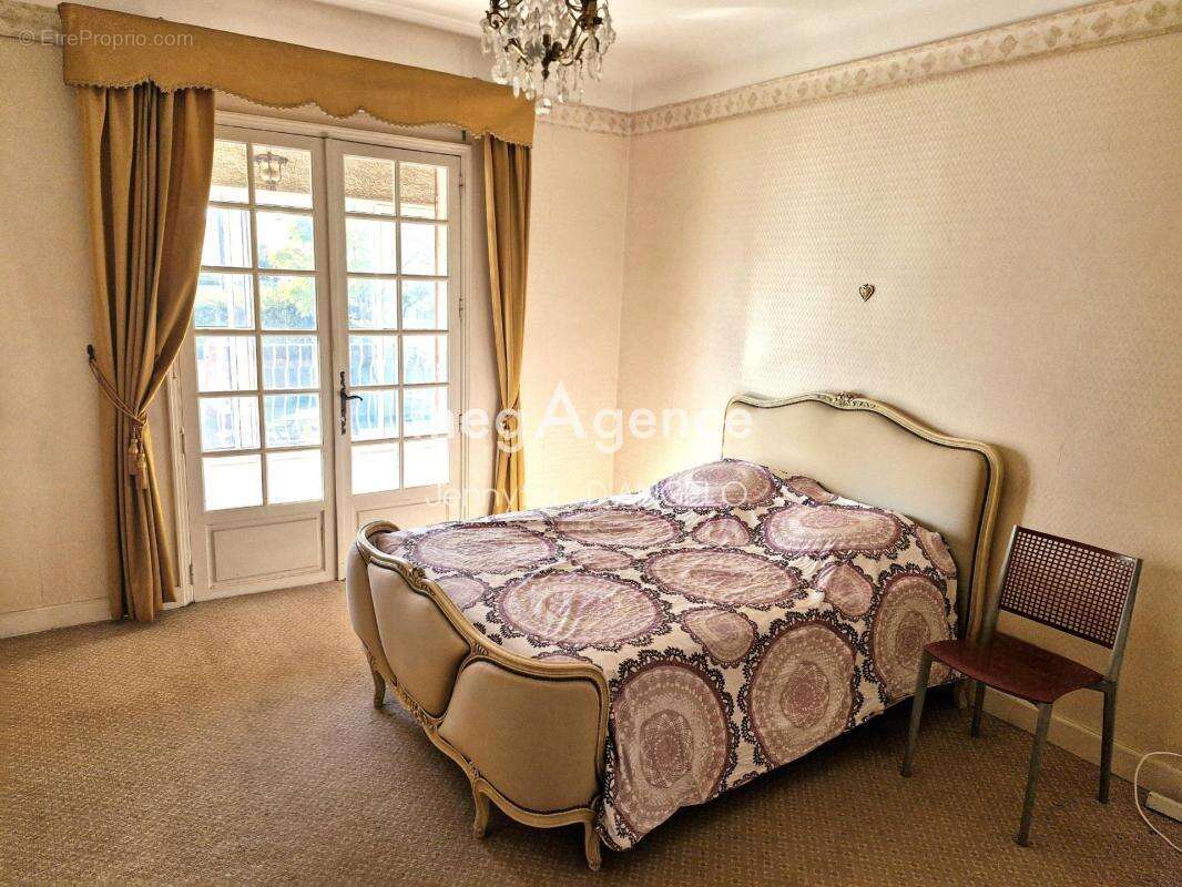 MAISON INDIVIDUELLE 234m², 8 pièces, Sanary-sur-Mer - photo 8