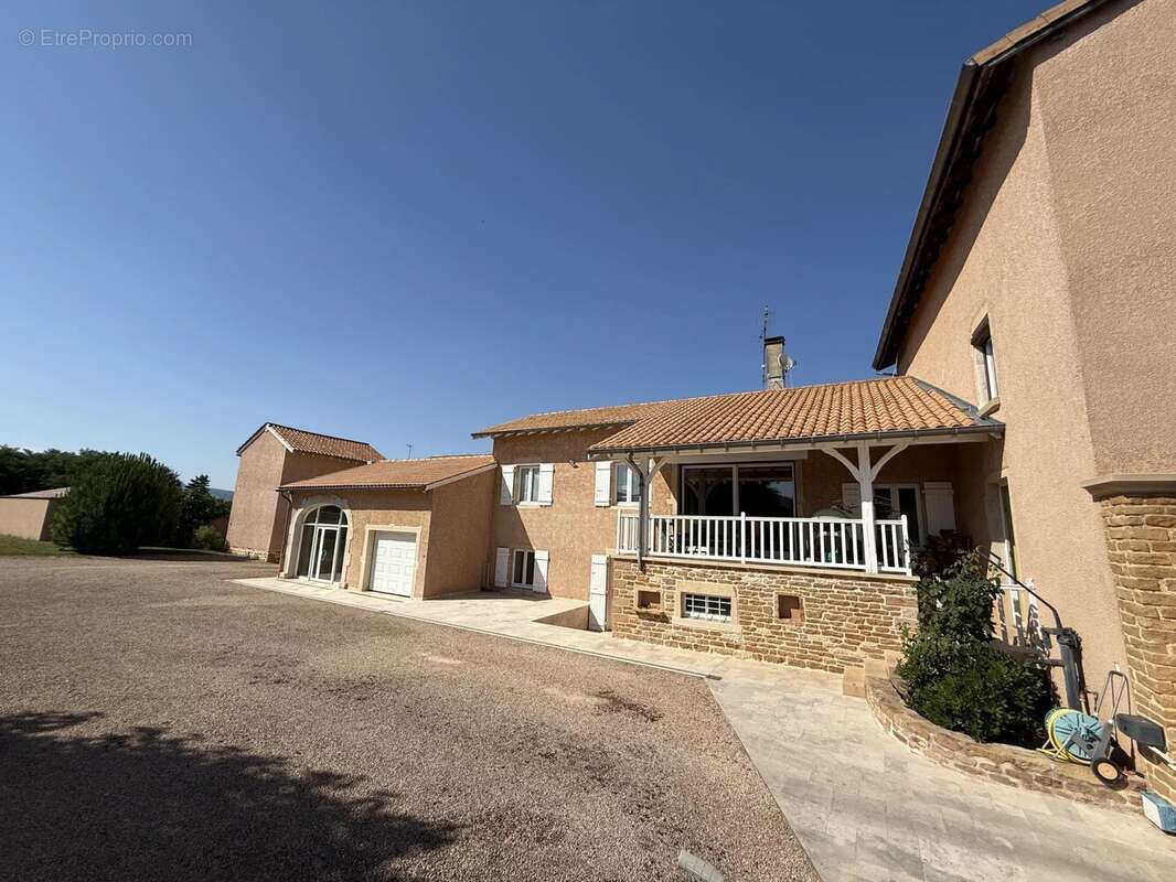 Maison à LA CHAPELLE-DE-GUINCHAY