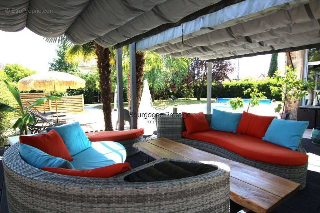 Belle propriete de caractere de 293 m² avec piscine et terrain de 1510 m² - photo 5