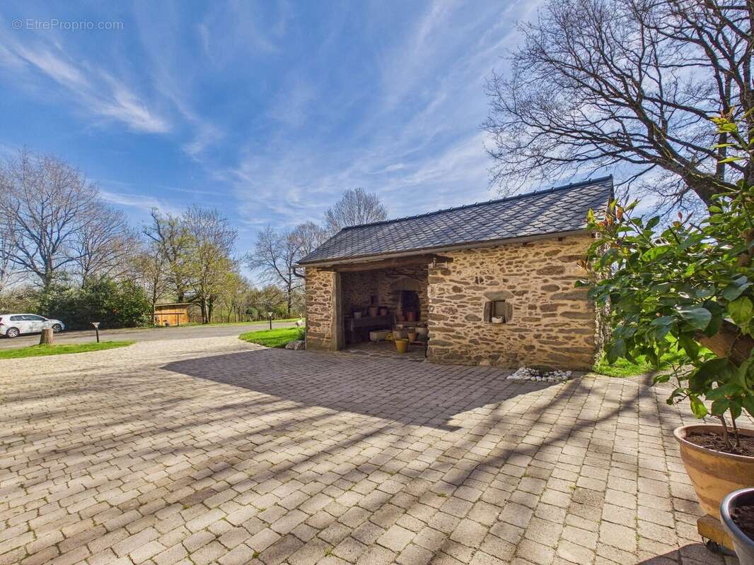 Maison à LA SALVETAT-PEYRALES