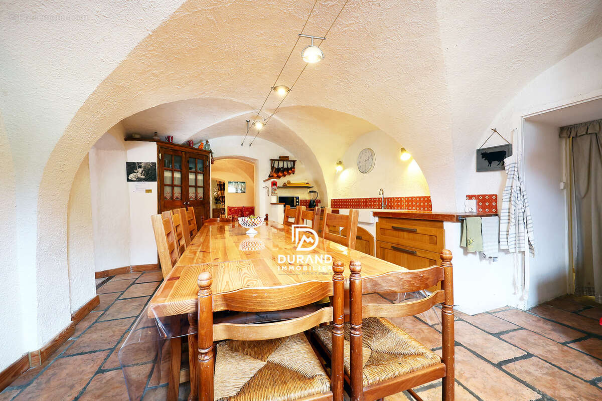 Rare à la vente   un véritable esprit de maison de famille - photo 10