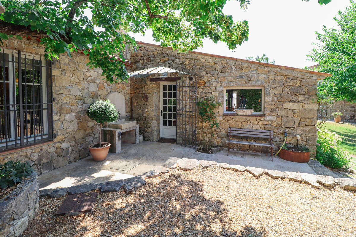 Maison à TOURRETTES