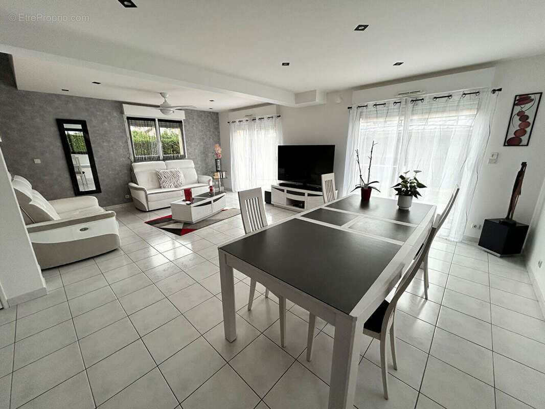 Maison à SAINT-PAVACE