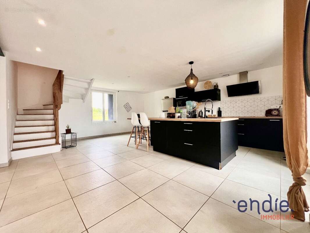 Maison à CHAMPAGNE-SAINT-HILAIRE