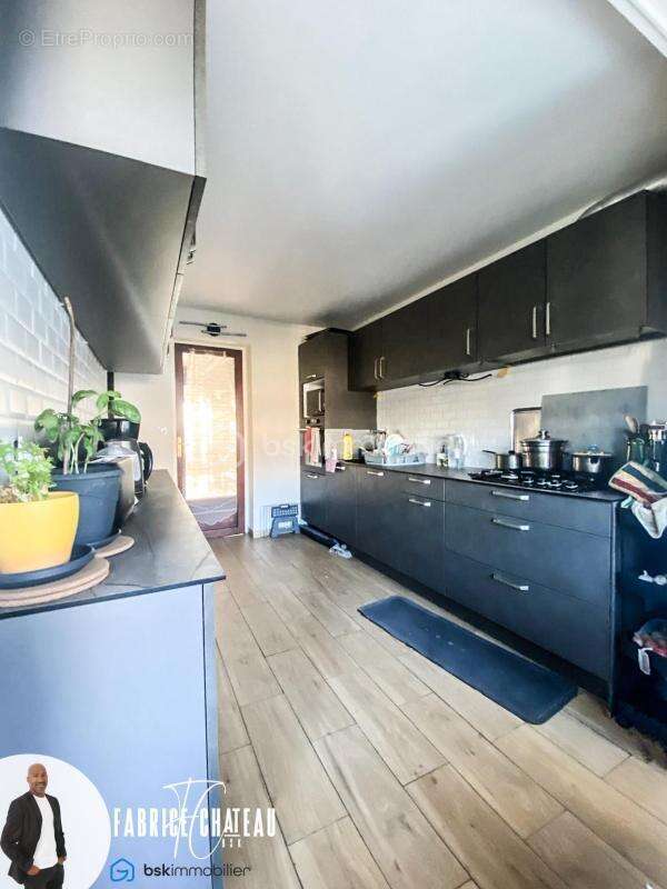 Maison familiale avec dépendance indépendante et sous-sol - photo 5