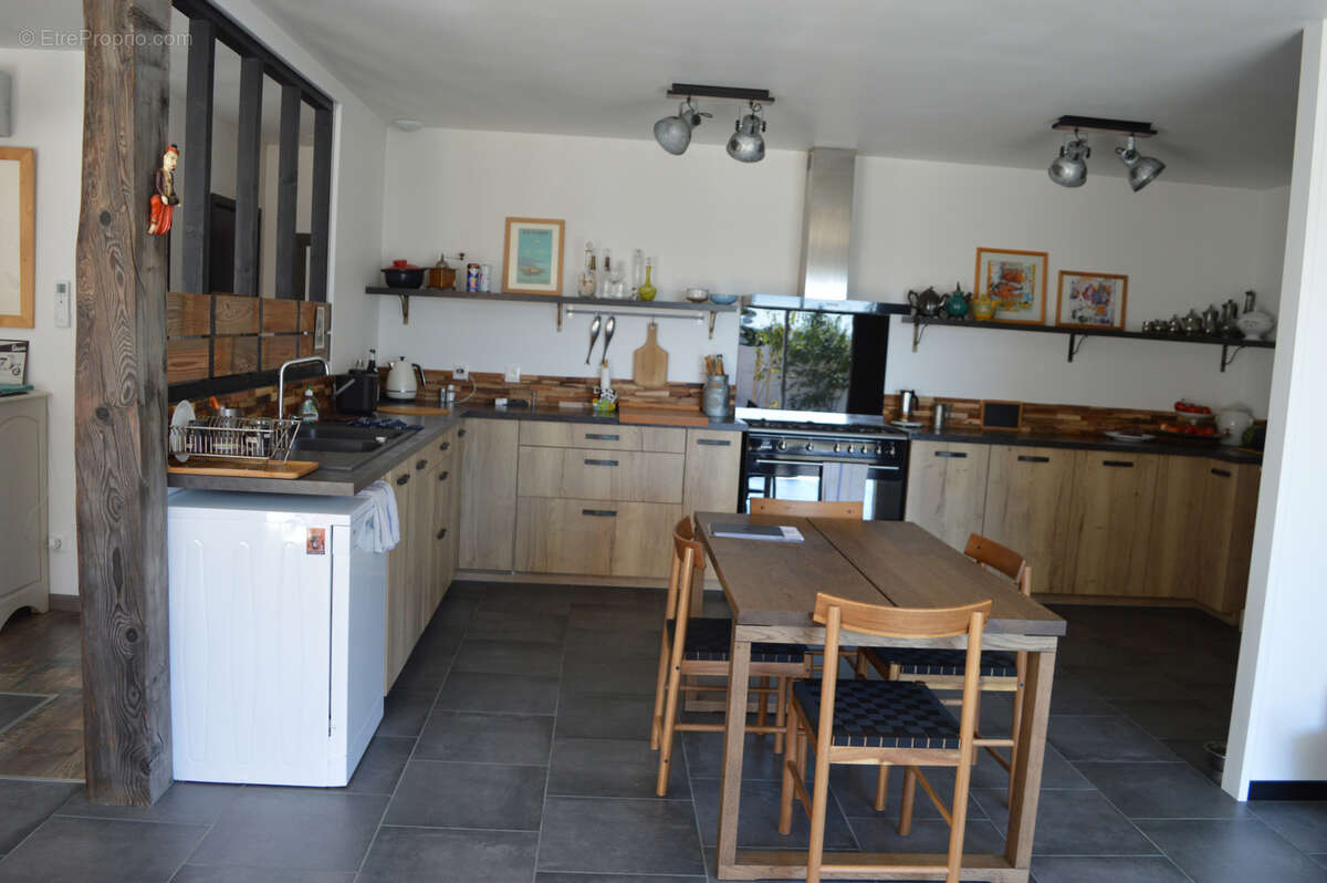 Maison contemporaine de 2020, en excéllent état, matériaux et finitions de grande qualité... - photo 9