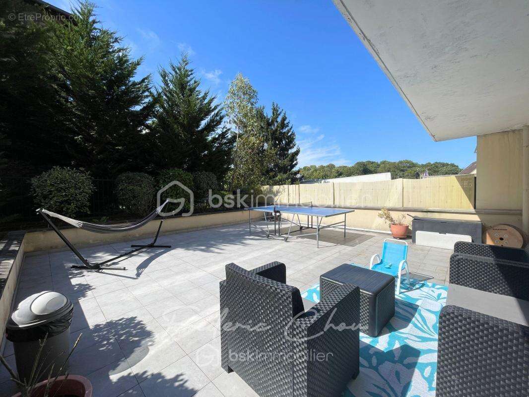 Appartement à VAUJOURS