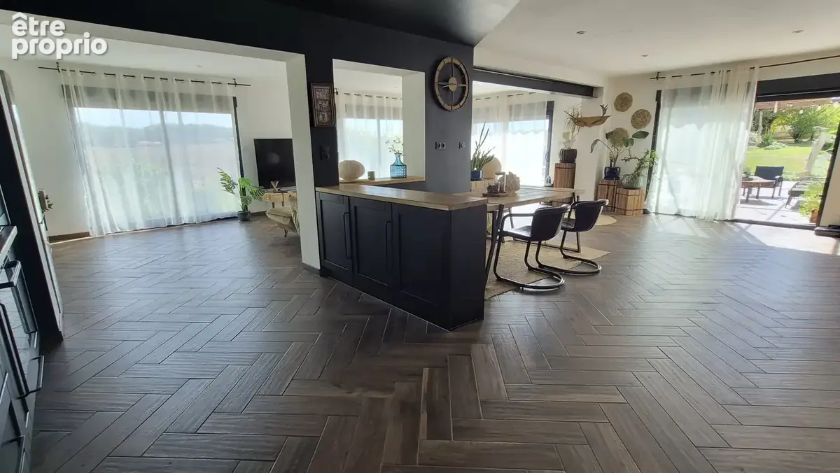 Maison 5 pièces 136 m² à vendre à Saint-Georges-Des-Coteaux (17810) - photo 3