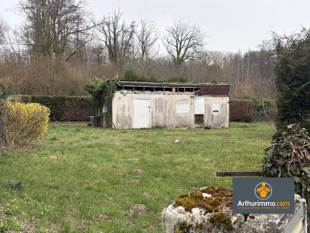 Terrain à MAUREGNY-EN-HAYE