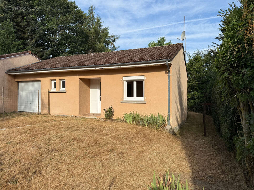 Auv 1222 : Maison de 1979, Pionsat à distance de marche, quartier arboré - photo 18