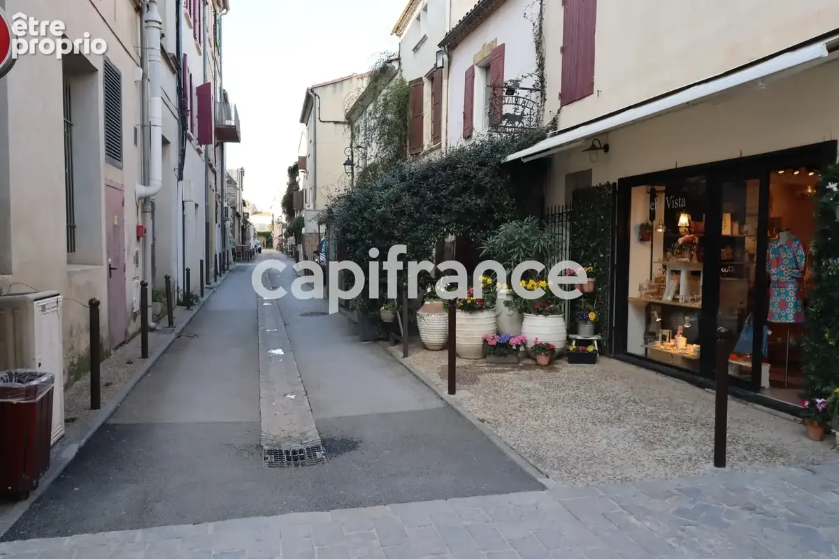 GARD (30) AIGUES−MORTES (30200) À Vendre dans la Cité Murs commerciaux Local de 115 m² qui seront libre d'occupation - photo 9