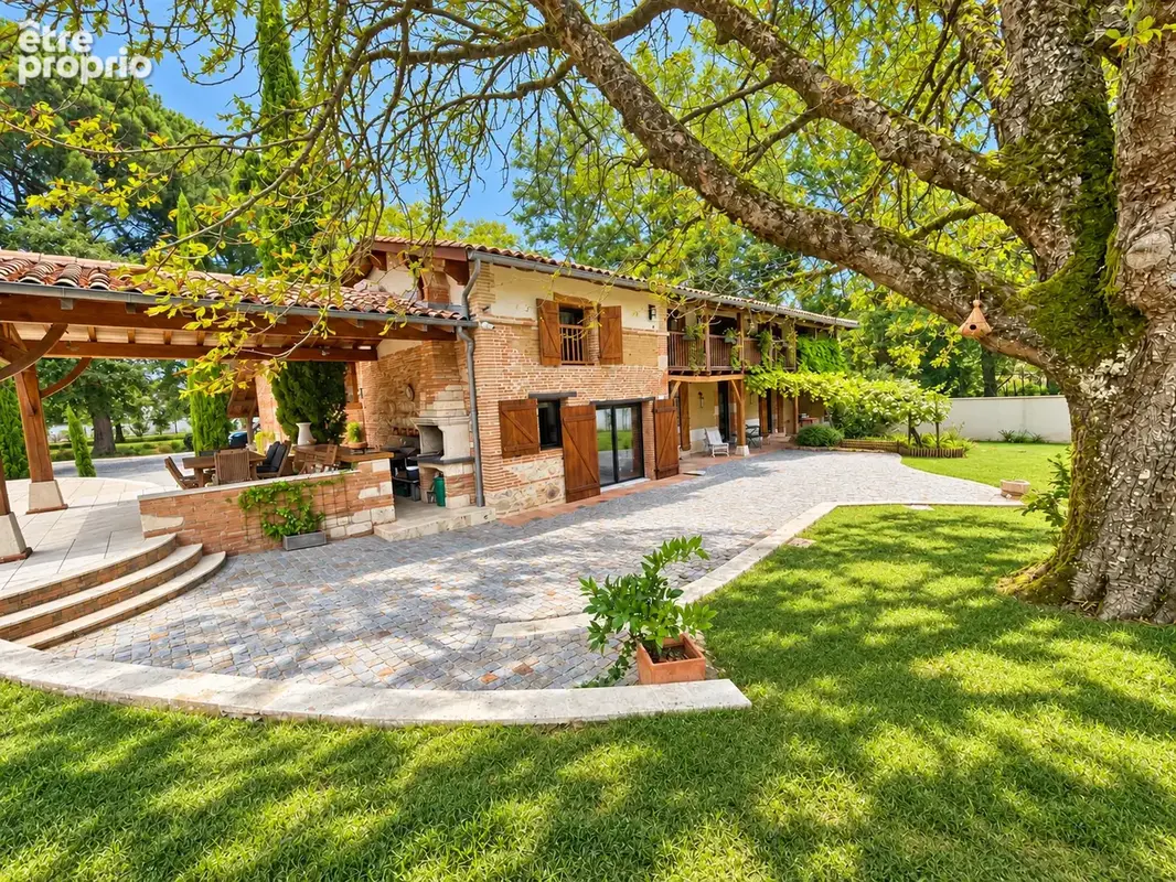 Belle maison de caractère rénovée sur un parc arboré de 4 801 m2 avec piscine - photo 4