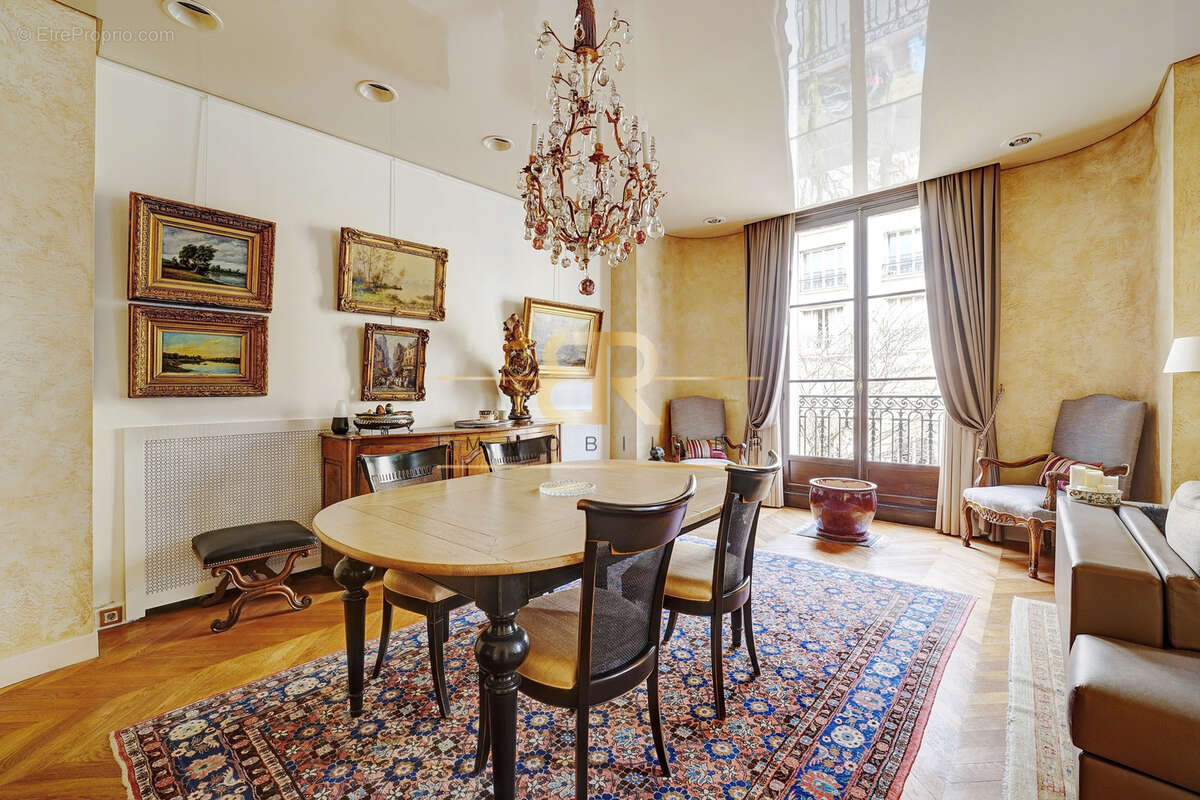 Appartement à PARIS-7E