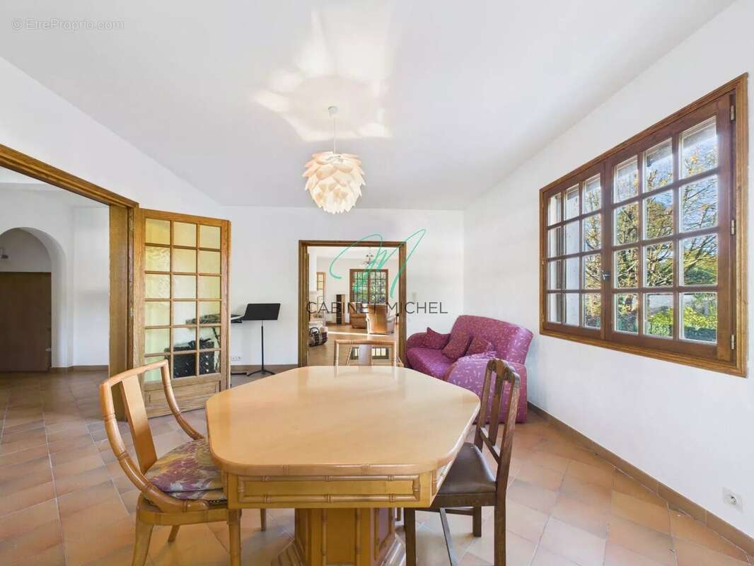 Maison à ROQUEFORT-LES-PINS