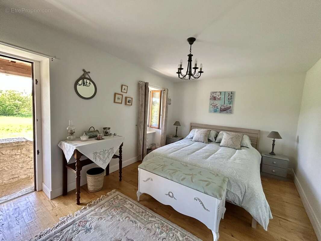 Maison à NANTEUIL-EN-VALLEE