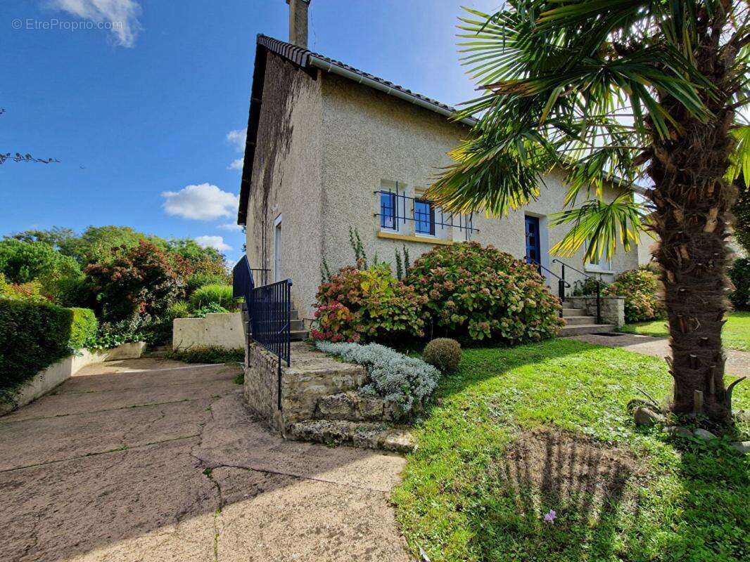 Maison à VOUNEUIL-SOUS-BIARD