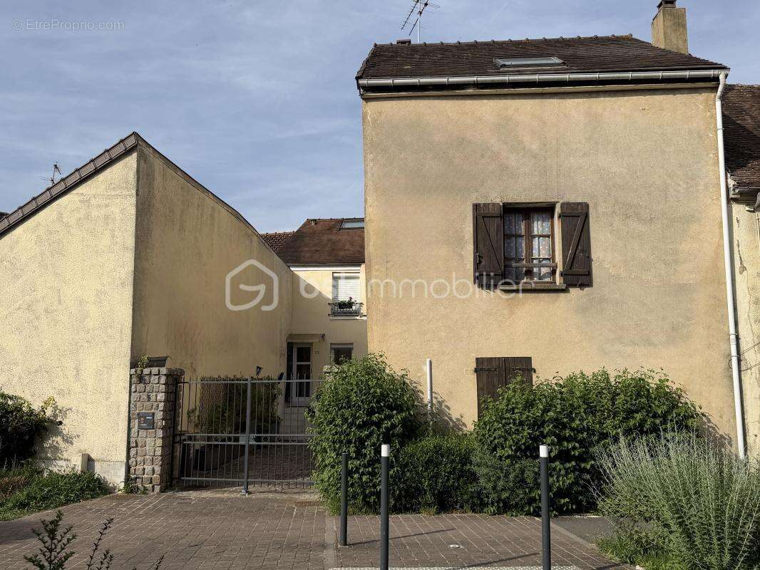 Maison à BALLAINVILLIERS