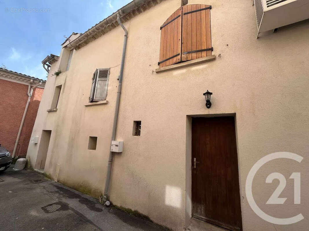 Appartement à SOLLIES-PONT